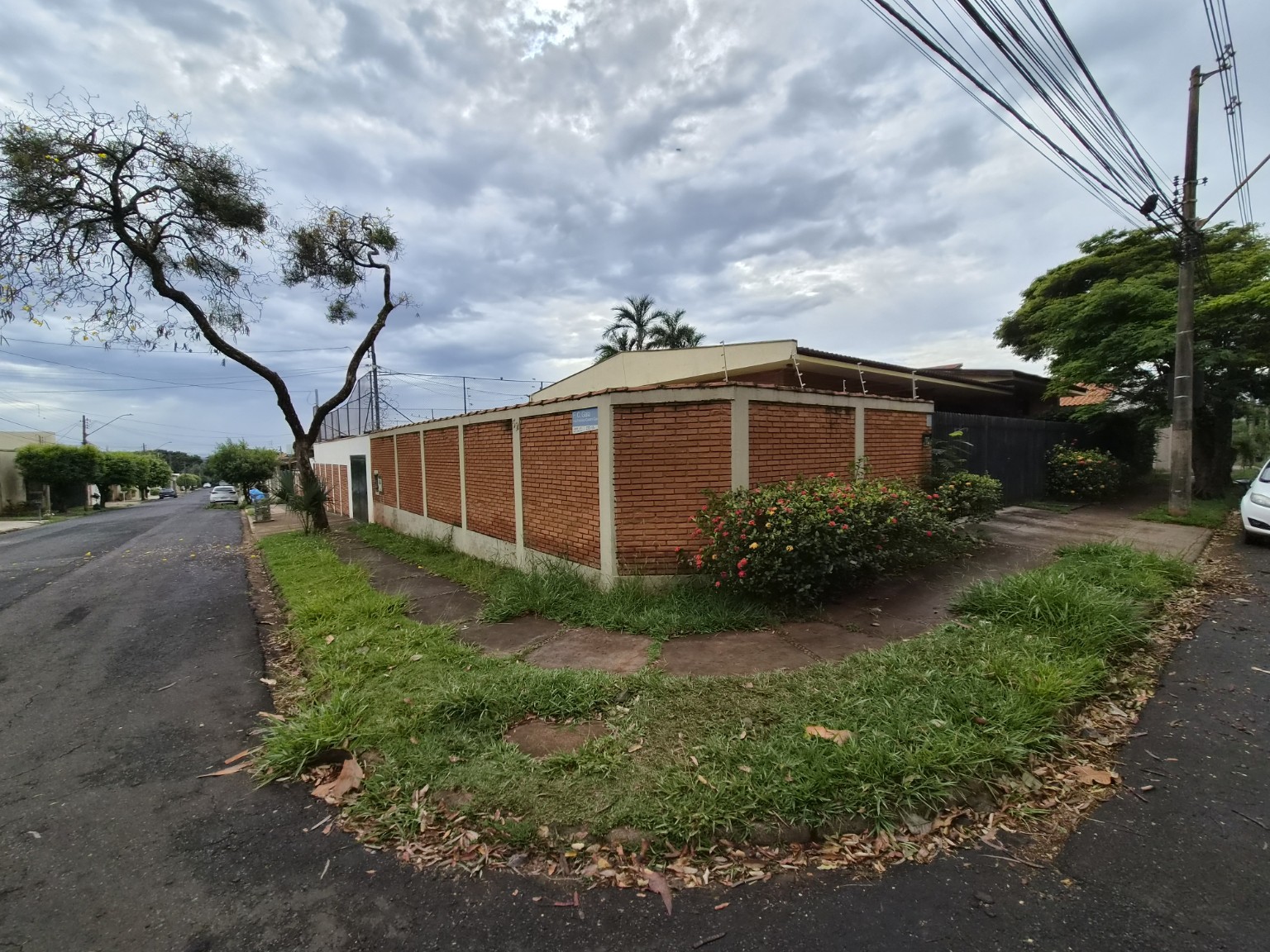 Casa de esquina com piscina no Lagoinha em Lagoinha, Ribeirão Preto — foto 1 de 41